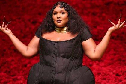 Does Lizzo Have A Sister