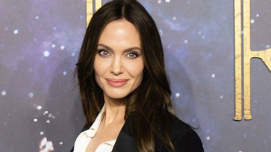 Angelina Jolie Net Worth