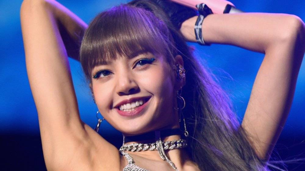 Blackpink Lisa Speaks Photo