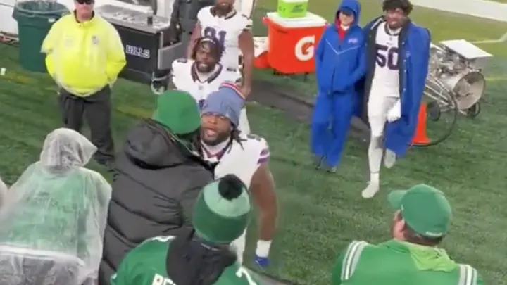 Buffalo Bills Shaq Lawson Shoves Fan Of Philadelphia Eagles