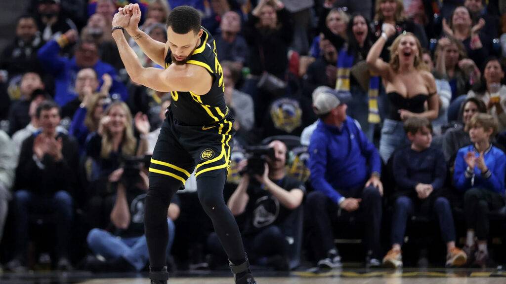 Steph Curry Golf Swing Photo Viral