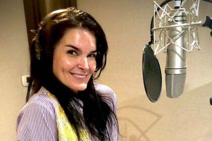 Angie Harmon 1